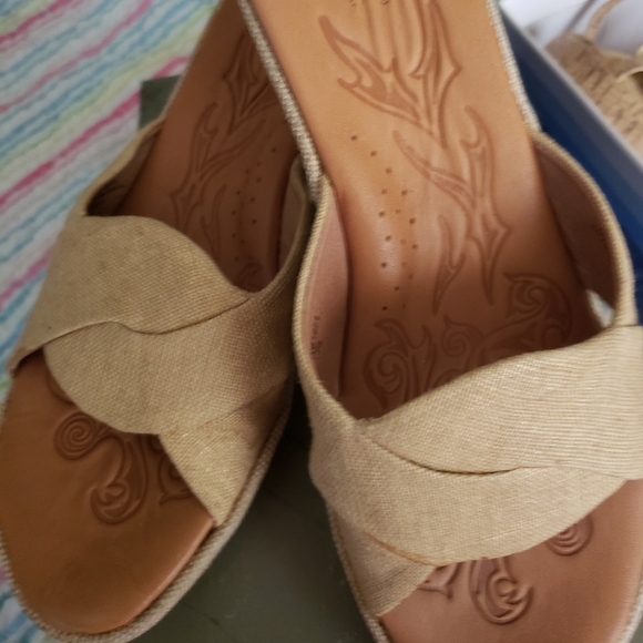 Clarks Shoes - Women's size 10 sandals